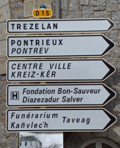 Breton-bilingual-road-signs